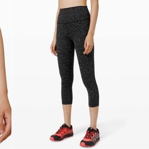 Lululemon Wunder Train High Rise Crop 21” size 8.